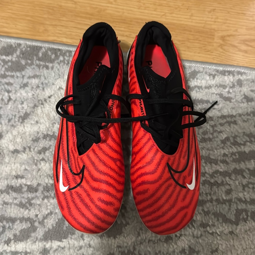 Soccer cleats